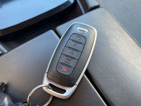 Used 2025 Nissan Rogue SV image 21