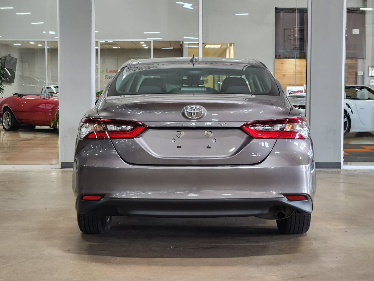 Used 2022 Toyota Camry LE FWD image 9
