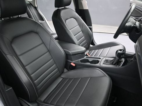 Used 2024 Volkswagen Jetta SE FWD image 22