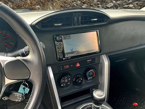 Used 2018 Toyota 86 image 5