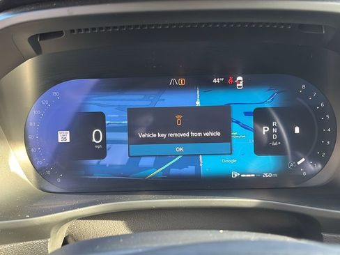 Certified 2025 Volvo XC40 B5 Plus AWD/4WD image 15