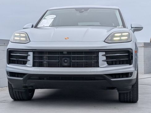 Certified 2025 Porsche Cayenne AWD/4WD image 8