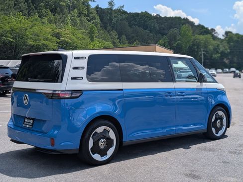 Used 2025 Volkswagen ID. Buzz Pro S Plus RWD image 9