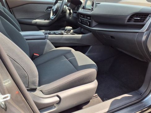 Used 2023 Nissan Rogue S image 8