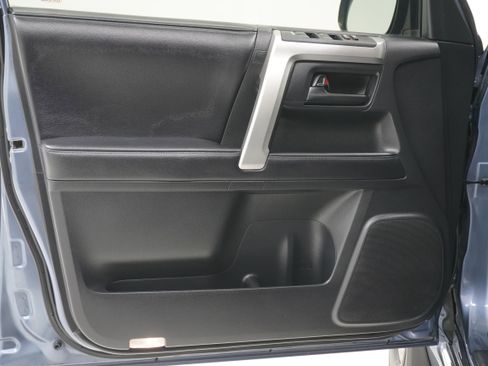 Used 2013 Toyota 4Runner Limited image 14