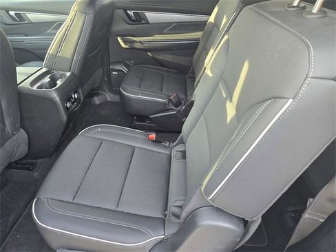 Used 2025 Buick Enclave Preferred w/ Power Package image 12