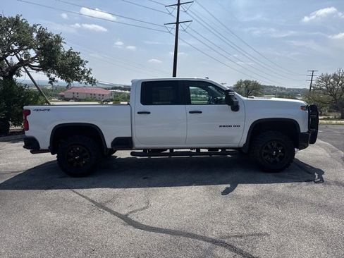Used 2022 Chevrolet Silverado 2500 Custom w/ Custom Value Package AWD/4WD image 4