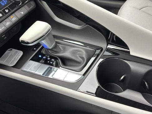 New 2026 Hyundai Elantra Limited FWD image 23