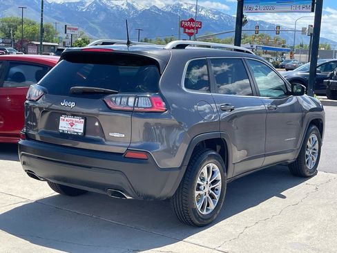 Used 2019 Jeep Cherokee Latitude Plus w/ Comfort/Convenience Group AWD/4WD image 4