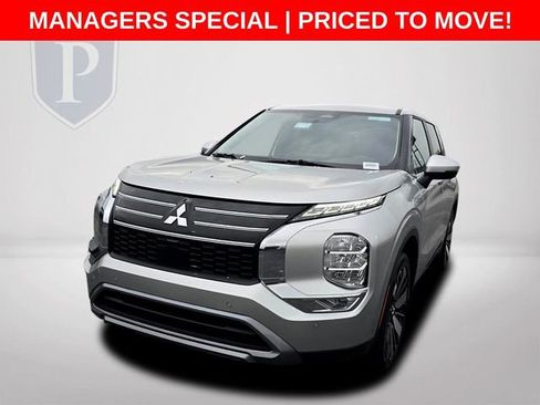 Used 2025 Mitsubishi Outlander SE FWD image 11