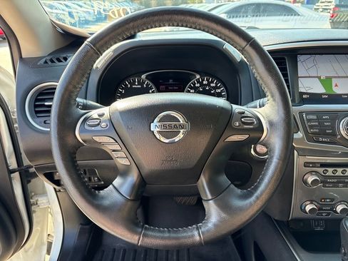 Used 2020 Nissan Pathfinder SL image 17