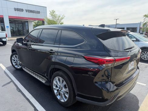 Used 2021 Toyota Highlander Limited image 2