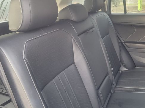 Used 2022 Volkswagen Tiguan SE image 31