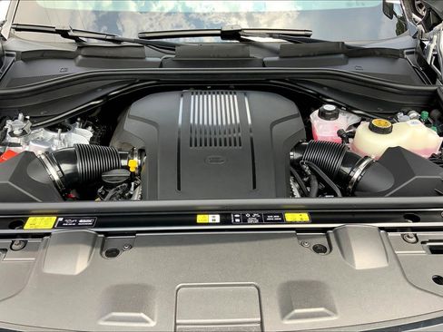 New 2025 Land Rover Range Rover SE image 9