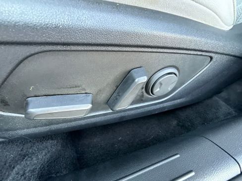 Used 2025 Hyundai Elantra Limited FWD image 16