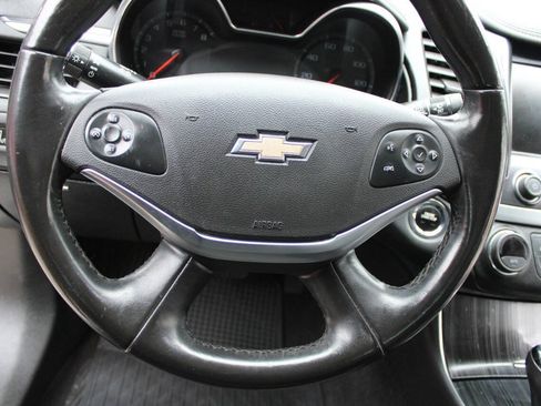 Used 2019 Chevrolet Impala LT FWD image 24