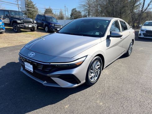 Used 2024 Hyundai Elantra SEL FWD image 7
