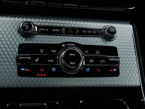 Used 2021 Lincoln Aviator Grand Touring w/ Equipment Group 301A AWD/4WD image 22