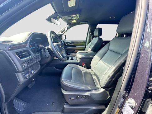 Used 2023 Chevrolet Suburban LT w/ Luxury Package RWD image 23