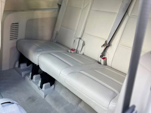 Used 2023 Cadillac Escalade ESV Premium Luxury Platinum image 14