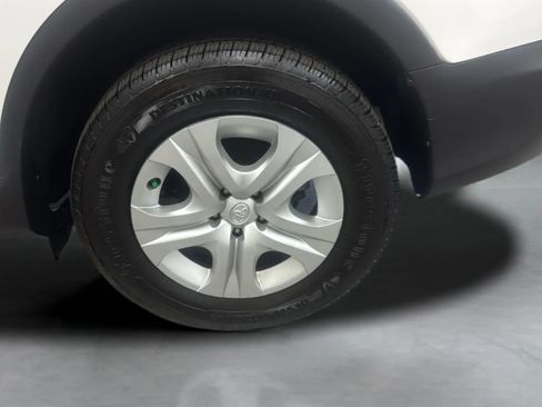 Used 2013 Toyota RAV4 LE FWD image 32