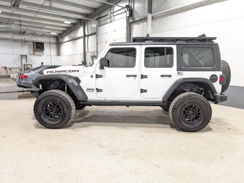 Used 2022 Jeep Wrangler Unlimited Rubicon AWD/4WD image 6