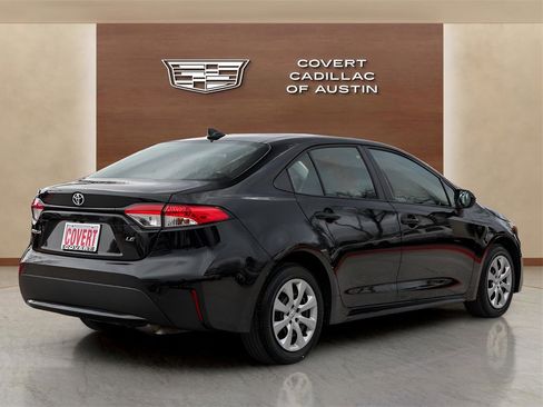 Used 2022 Toyota Corolla LE image 4
