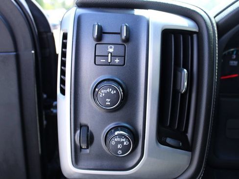 Used 2018 GMC Sierra 1500 SLE w/ SLE Value Package AWD/4WD image 19