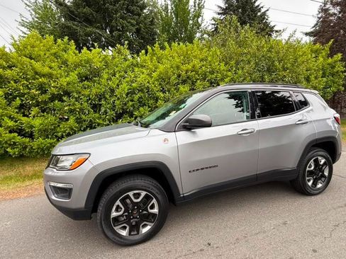 Used 2018 Jeep Compass Trailhawk w/ Leather Interior Group AWD/4WD image 15