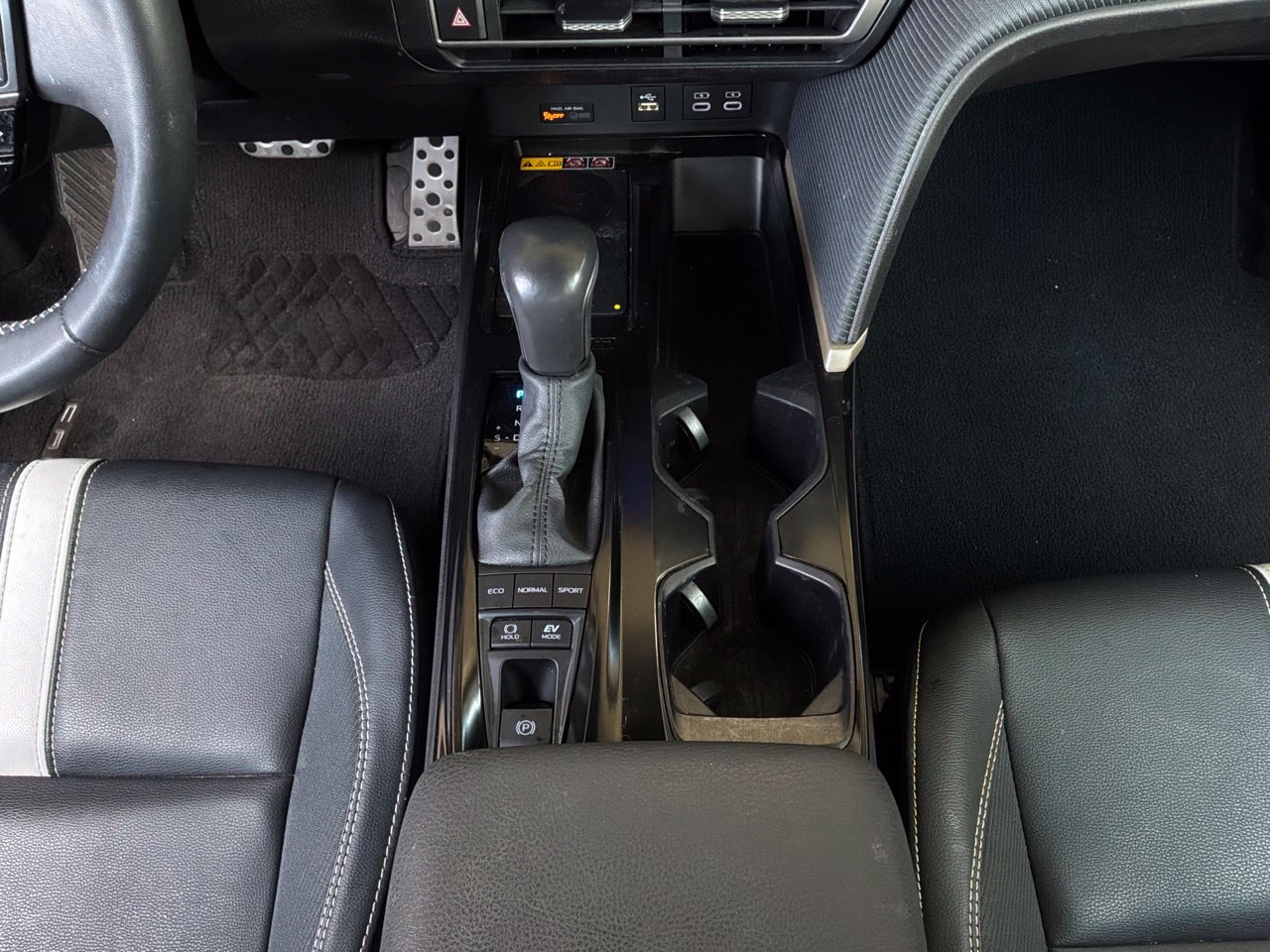 Used 2025 Toyota Camry SE w/ Convenience Package FWD image 14