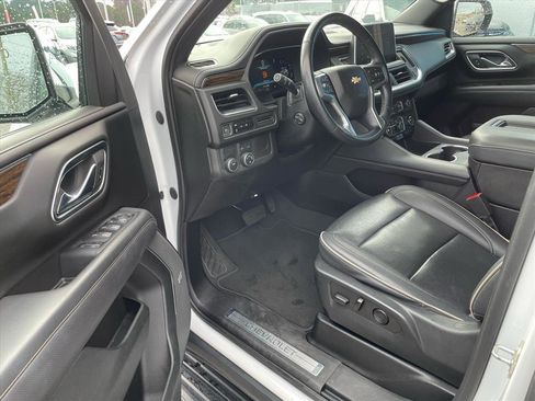 Used 2023 Chevrolet Suburban Premier image 4