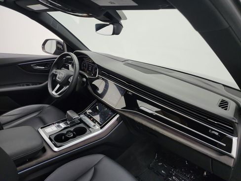 Used 2019 Audi Q8 Prestige w/ Adaptive Chassis Package image 17