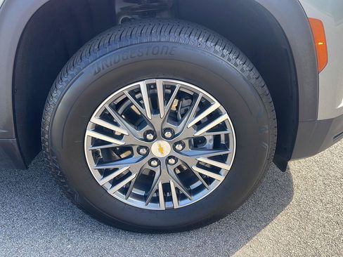 Used 2025 Chevrolet Traverse LT w/ LPO, Floor Liner Package FWD image 9