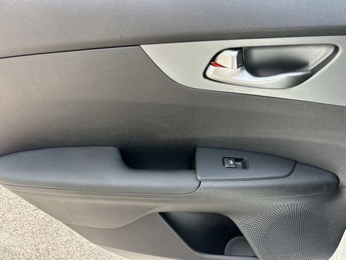 Used 2021 Kia Forte LXS FWD image 16