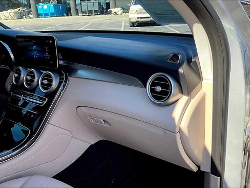 Used 2020 Mercedes-Benz GLC 300 image 19
