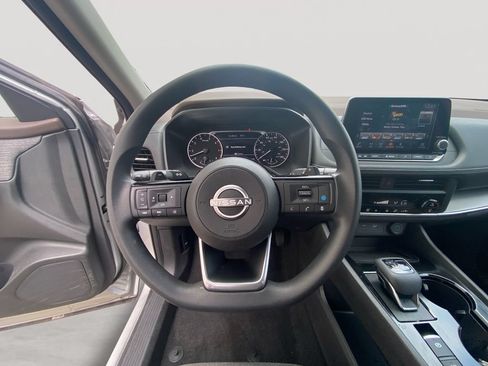 Used 2023 Nissan Rogue SV AWD/4WD image 7