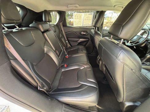 Used 2021 Jeep Cherokee Latitude Plus image 20