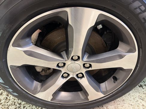 Used 2023 Jeep Grand Cherokee 4WD 4xe w/ Luxury Tech Group II image 36