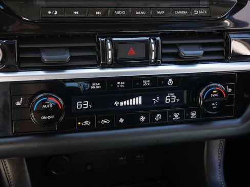 Certified 2024 Nissan Pathfinder SL w/ Black Appearance Package image 18