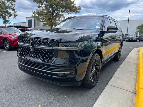Certified 2025 Lincoln Navigator L Reserve w/ Jet Appearance Package AWD/4WD image 3