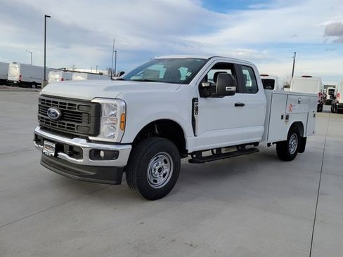 New 2026 Ford F250 XL w/ XL Chrome Package image 4