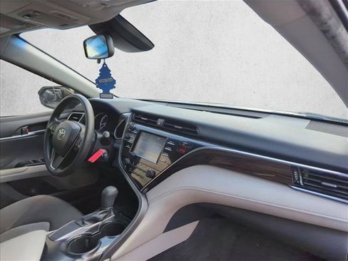Used 2018 Toyota Camry LE FWD image 24