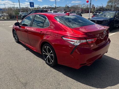 Used 2020 Toyota Camry SE w/ Moonroof Package AWD/4WD image 5