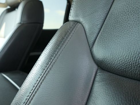 Used 2019 Toyota Tundra Limited w/ Limited Premium Package AWD/4WD image 15