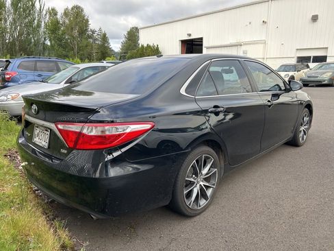 Used 2017 Toyota Camry XSE FWD image 2