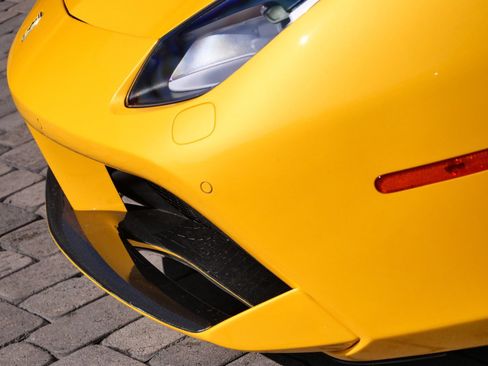 Used 2018 Ferrari 488 Spider RWD image 9