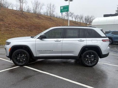 New 2026 Jeep Grand Cherokee Altitude AWD/4WD image 4