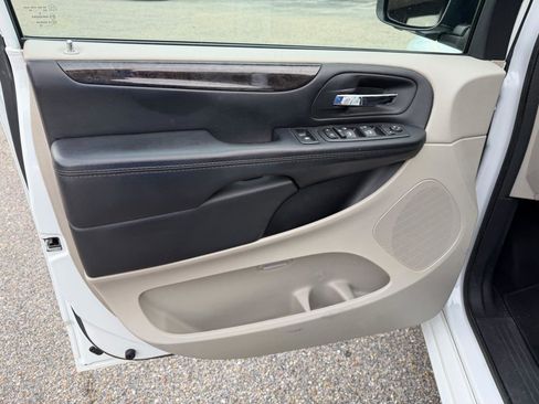 Used 2020 Dodge Grand Caravan SE FWD image 28
