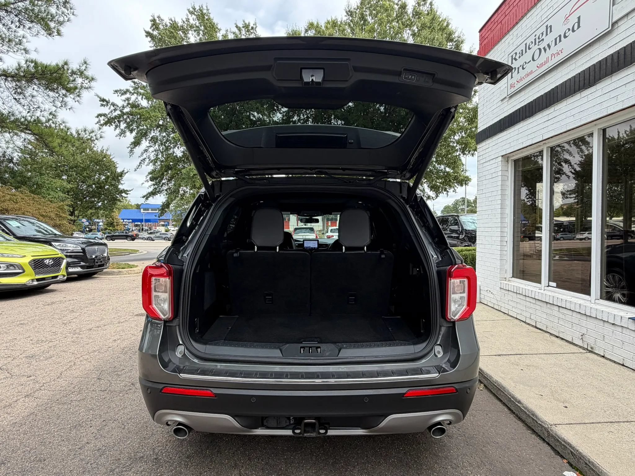 Used 2020 Ford Explorer Limited w/ Class III Trailer Tow Package AWD/4WD image 25