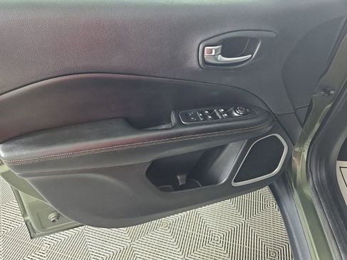 Used 2019 Jeep Compass Limited AWD/4WD image 11